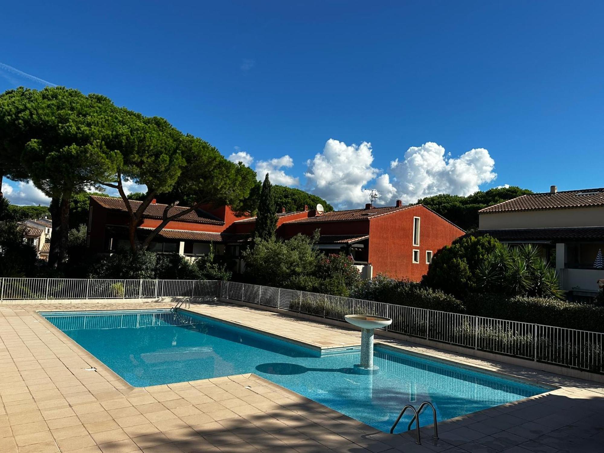 Frejus - Appartement 4 Personnes - Piscine Exterior foto